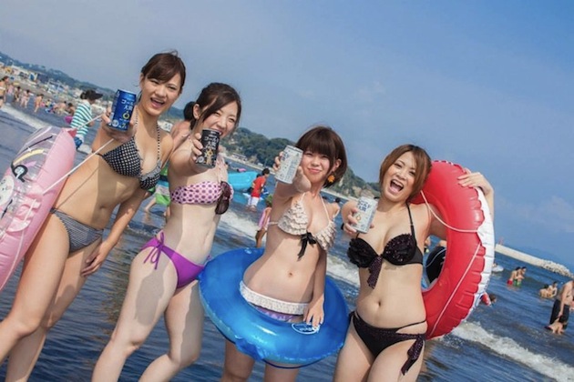 海の家 江ノ島13 今年の夏はビーチで日本酒 水着で乾杯